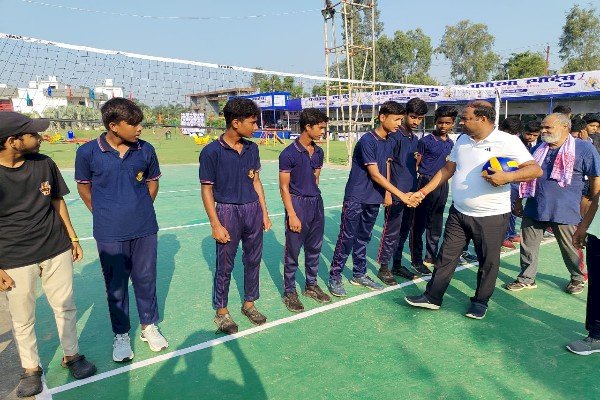 पनोरमा स्पोर्ट्स सीजन -7, वॉलीबॉल बालिका वर्ग में सेंट पीटर्स हिन्दी मीडियम स्कूल ने 2-1 से उस लाइन इंग्लिश मीडियम स्कूल को हराया...