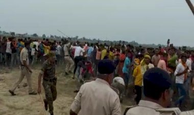 आरा में एक्टर पवन सिंह को देखने के लिए बेकाबू हुई भीड़, पुलिस ने भांजी लाठियां...