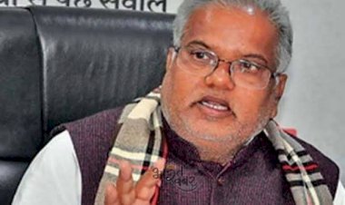 देश संविधान से चलेगा न कि बाबा के ज्ञान से...