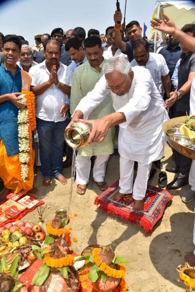 सिमरिया गंगा घाट का सीएम ने किया शिलान्यास---पूरे विधि विधान से पूजा अर्चना कर किया गया शिलान्यास ,जाने कितना आएगा खर्च ?पूरी जानकारी