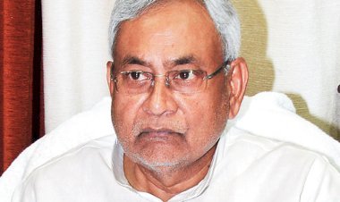 तेजस्वी का अनुमान सही होते दिख रहा है ---जेडीयू के मंत्री के साले के घर पड़ा छापा .. क्या है रणनीति ?