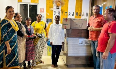 नवअस्तित्व फ़ाउंडेशन की अमृता सिंह और पल्लबी सिन्हा ने दो महिलाओं को दिया सिलाई मशीन .. पूरी जानकारी ?