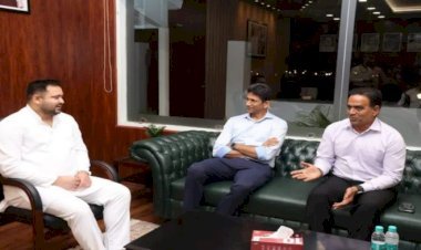 पूर्व भारतीय क्रिकेटर वेंकटेंश प्रसाद और सुनील जोशी ने तेजस्वी यादव से की मुलाकात .. जानिए किस मुद्दे पर हुई बात ?