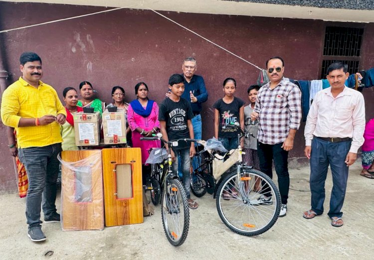 ऑक्सीजन मैन गौरव राय के प्रयास से एक छात्र और एक छात्रा को साइकिल और दो महिलाओं को सिलाई मशीन किया गया भेंट .. जानिए क्या है कारण ?