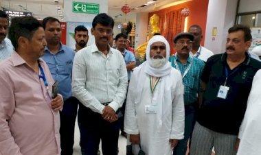 बिहार के  9 हज यात्रियों की हुई  मौत .. लौटने वाले यात्रियों का स्वागत किए जिलाधिकारी --पूरी जानकारी ?