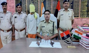 आरा : आपराधिक घटना को अंजाम देने से पहले बदमाश गिरफ्तार, देसी कट्टा व चार गोलियां बरामद...