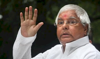 लालू के छाता तनवाने के बाद अब राबड़ी के सैंडिल को लेकर मचा घमासान .. जानिए पूरा मामला ?