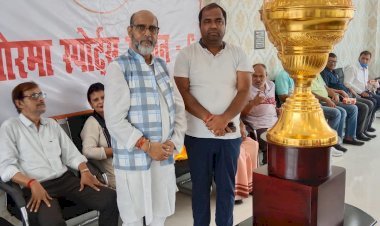 पनोरमा स्पोर्ट्स सीजन -6 ट्रॉफी का अनावरण शिक्षाविद व एस के मिशन स्कूल के निदेशक श्री अजय सिन्हा एवं पनोरमा ग्रुप के प्रबंध निदेशक श्री संजीव मिश्रा ने संयुक्त रूप से की।