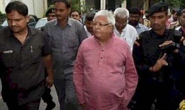 देर रात पटना की सड़कों पर घूमते नजर आए लालू यादव    जानिए किस मित्र के साथ थे लालू  यादव ????