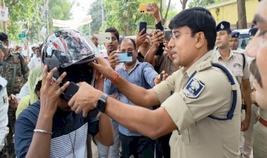भोजपुर SP की अनोखी पहल, बिना हेलमेट बाइक चलाने वालों को मुफ्त में दिया हेलमेट...