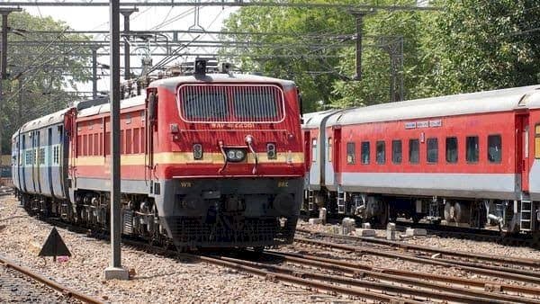 टाटानगर-दानापुर एक्सप्रेस ट्रेन का आरा तक हुआ विस्तार, आरा से टाटा के लिए बुकिंग शुरू...