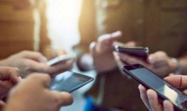 आरा : मोबाइल छीनने वाले गिरोह का आतंक, लगातार स्टेशन और ट्रेनों में बढ़ रही मोबाइल छीनने की घटना...