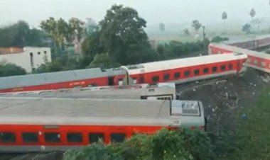 Bihar Train Accident Live Updates: पटरी टूटने से नॉर्थ-ईस्ट एक्सप्रेस के डिरेल होने की आशंका, 10 ट्रेनें कैंसिल, 21 डायवर्ट...