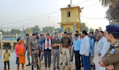 आरा : छठ घाट का निरीक्षण करने पहुंचे डीएम व एसपी, दिये कई निर्देश...