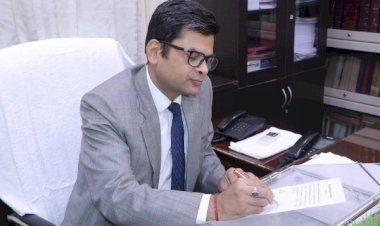 प्रधान न्यायाधीश अखिलेश कुमार झा ने बिहार विधान परिषद् के सचिव का पदभार ग्रहण किया...