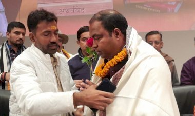 पटना के बापू सभागार में आयोजित ब्राह्मण स्वाभिमान सम्मेलन में पनोरमा ग्रुप के प्रबंध निदेशक संजीव मिश्रा ने कहा की ब्राह्मण समाज के लोगो को भी मिले राजनैतिक हिस्सेदारी