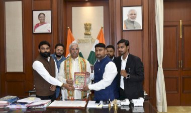 युवा मोर्चा के प्रदेश प्रवक्ता कृष्ण सिंह कल्लू की अगुवाई में पांच सदस्य टीम ने बिहार के महामहिम से मुलाकात की