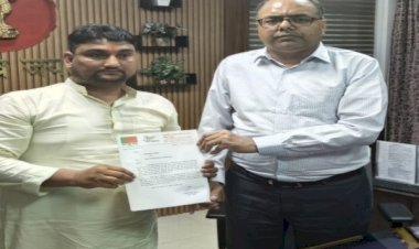 ट्रैफिक व्यवस्था को लेकर पटना जिलाधिकारी को ज्ञापन सौंपा गया...