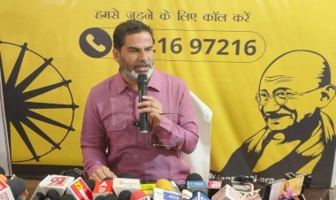 जन सुराज में पैसे देकर लोगों को जोड़ने के सवाल पर PK का तेजस्वी पर तंज, बोले – बालू और शराब माफियाओं से लूटे हुए पैसे से कम से कम अपने कार्यकर्ताओं को रोक लीजिए...