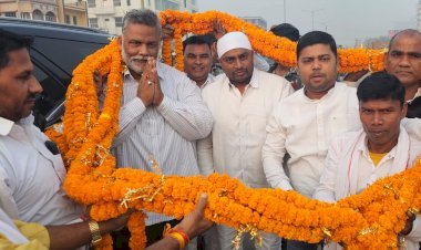 सांसद पप्पू यादव और युवा नेता राजू दानवीर का किया फूल-मालाओं से स्वागत।