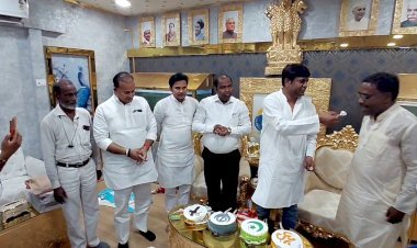 वीआईपी प्रमुख मुकेश सहनी का जन्मदिन मनाया गया, पार्टी के नेताओं ने दी बधाई