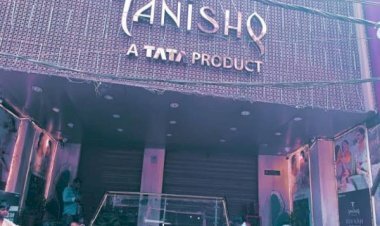 आरा : तनिष्क शोरूम में लगी आग, 22 दिन पहले हुई थी करोड़ो की लूट...