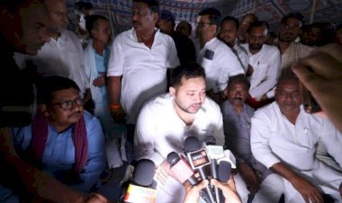 आरा ट्रिपल मर्डर केस: तेजस्वी यादव ने पीड़ित परिवारों से की मुलाकात, कहा- दोषी गिरफ्तार नहीं हुए तो करेंगे आंदोलन...