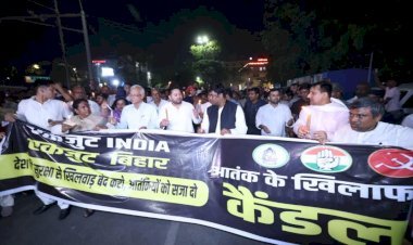 जम्मू कश्मीर के पहलगाम में हुए आतंकी हमले के विरोध में आयकर गोलम्बर से पटना डाकबंगला चौराहा तक नेता प्रतिपक्ष श्री तेजस्वी प्रसाद यादव के नेतृत्व