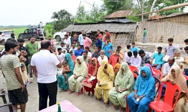वीआईपी नेता संजीव मिश्रा ने सोहटा पंचायत में लगाई पीएचइडी अधिकारियों की क्लास