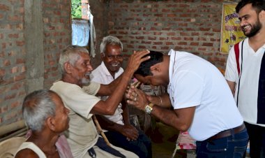 छातापुर के राजेश्वरी पश्चिम में वीआईपी नेता संजीव मिश्रा ने किया जनसंवाद