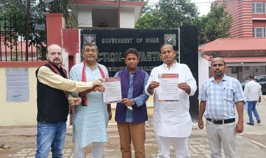 वीआईपी प्रतिनिधिमंडल ने बिहार के मंत्री नीरज बबलू के खिलाफ निर्वाचन आयोग को सौंपा पत्र