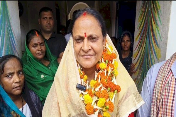 पूर्व विधायक आशा देवी ने बभनगांवा गांव की दलित बस्ती का किया दौरा, लोगों की समस्याओं को सुनकर समाधान का दिया भरोसा...