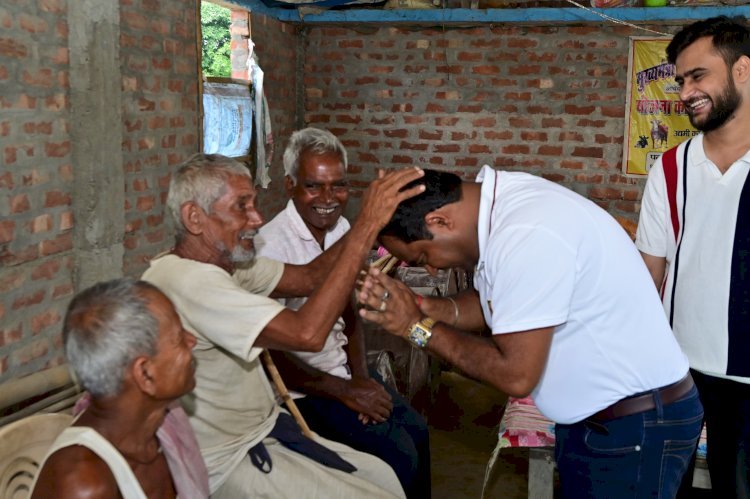 छातापुर के राजेश्वरी पश्चिम में वीआईपी नेता संजीव मिश्रा ने किया जनसंवाद