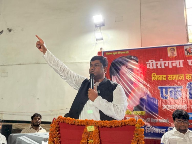 मुजफ्फरपुर क्लब में वीरांगना फूलन देवी स्मृति सभा में पहुंचे VIP प्रमुख मुकेश सहनी, वीरांगना को बताया प्रेरणास्रोत...