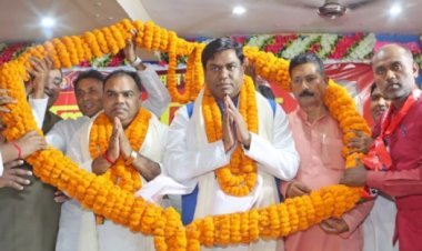 जन सुराज के प्रदेश महासचिव संतोष कुमार महतो वीआईपी की 'नाव' पर हुए सवार, ली सदस्यता