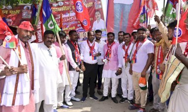 सुपौल में वोटर अधिकार यात्रा के दौरान उमड़ा जनसैलाब, INDIA गठबंधन ने भरी हुंकार