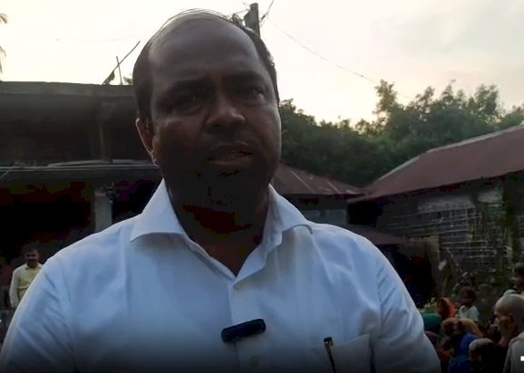 रानी पट्टी नहर के बीचों-बीच सड़क पर विशाल पेड़ दुर्घटना को दे रहा आमंत्रण, वीआईपी नेता संजीव मिश्रा ने उठाया मामला