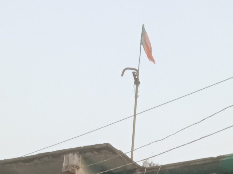 खगड़िया में कांग्रेस कार्यालय पर लहराया भाजपा का झंडा