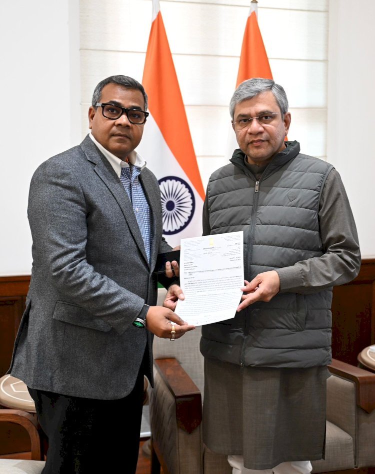 लोजपा (रा) जमुई सांसद सह प्रदेश संगठन प्रभारी अरुण भारती ने बुधवार को नई दिल्ली में  रेल मंत्री श्री अश्विनी  वैष्णव जी से मुलाकात